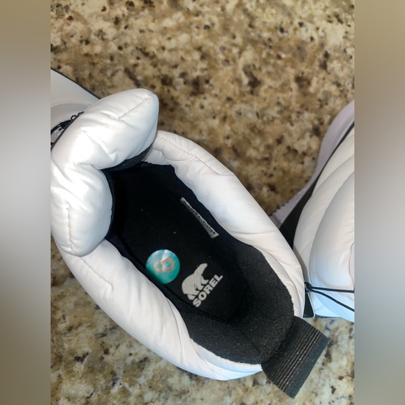 Sorel Out and About White Black Puffer Waterproof Zip Up Boots Booties - Picture 4 of 9